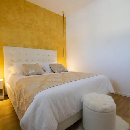 Noemi Villa *